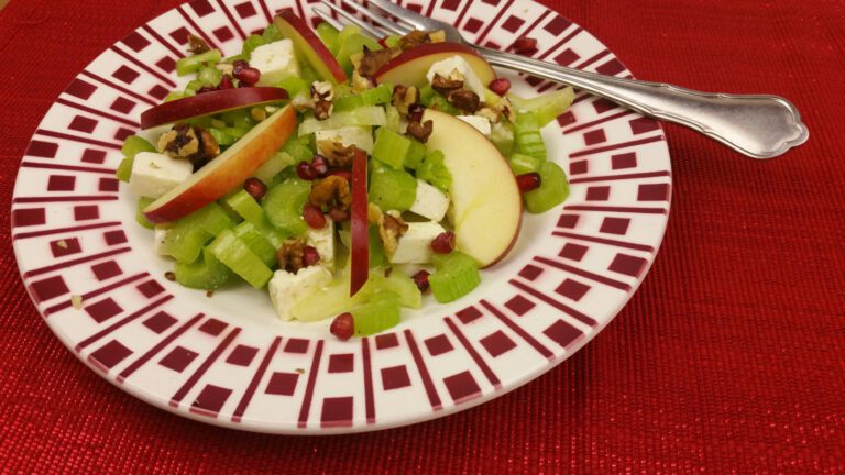 Thumbnail voor het recept: Kerstige salade met bleekselderij