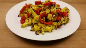 Geroosterde bloemkool en paprika uit de oven