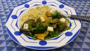 Courgette, paprika, rucola en haloumi