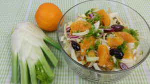 Venkelsalade met sinaasappel en olijven