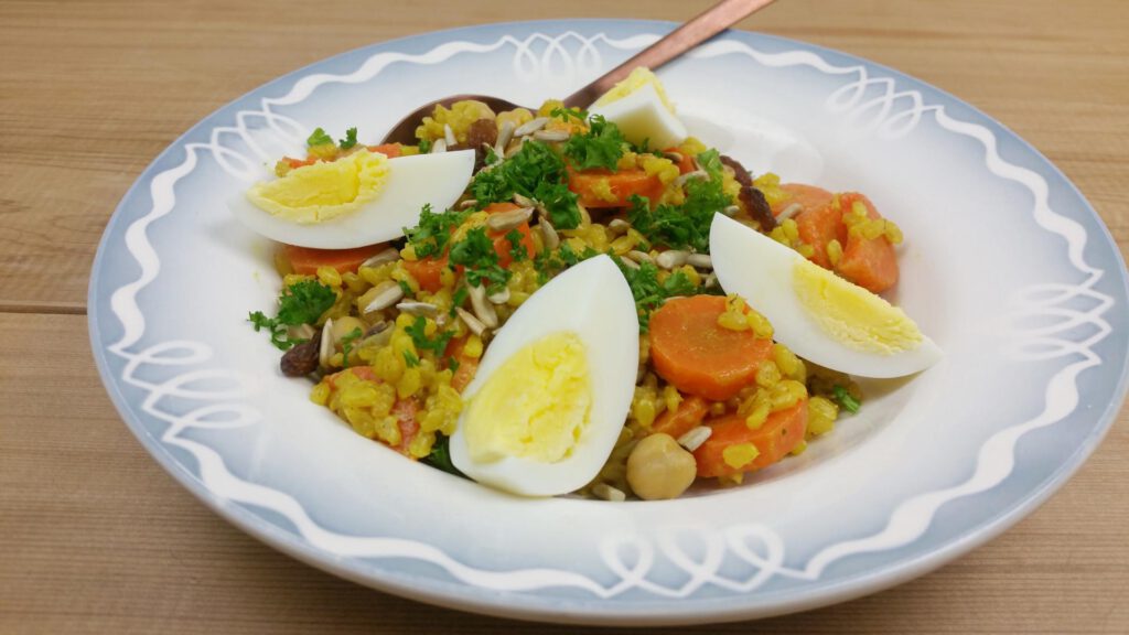 Kedgeree, een rijst gerecht met ui, kerrie en wortels