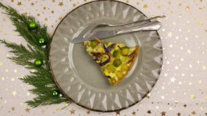 Spruitjesquiche met rode ui