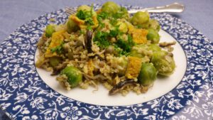 gemengde schotel met spruiten, sprouty en quinoa