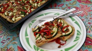 Plaattaart met courgette, paprika en tonijn