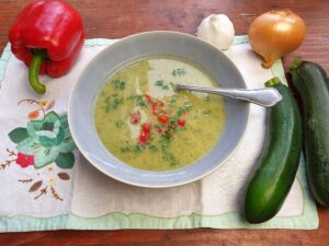 Courgettesoep met geroosterde paprika