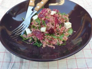 Quinoa met bietjes, rucola en feta