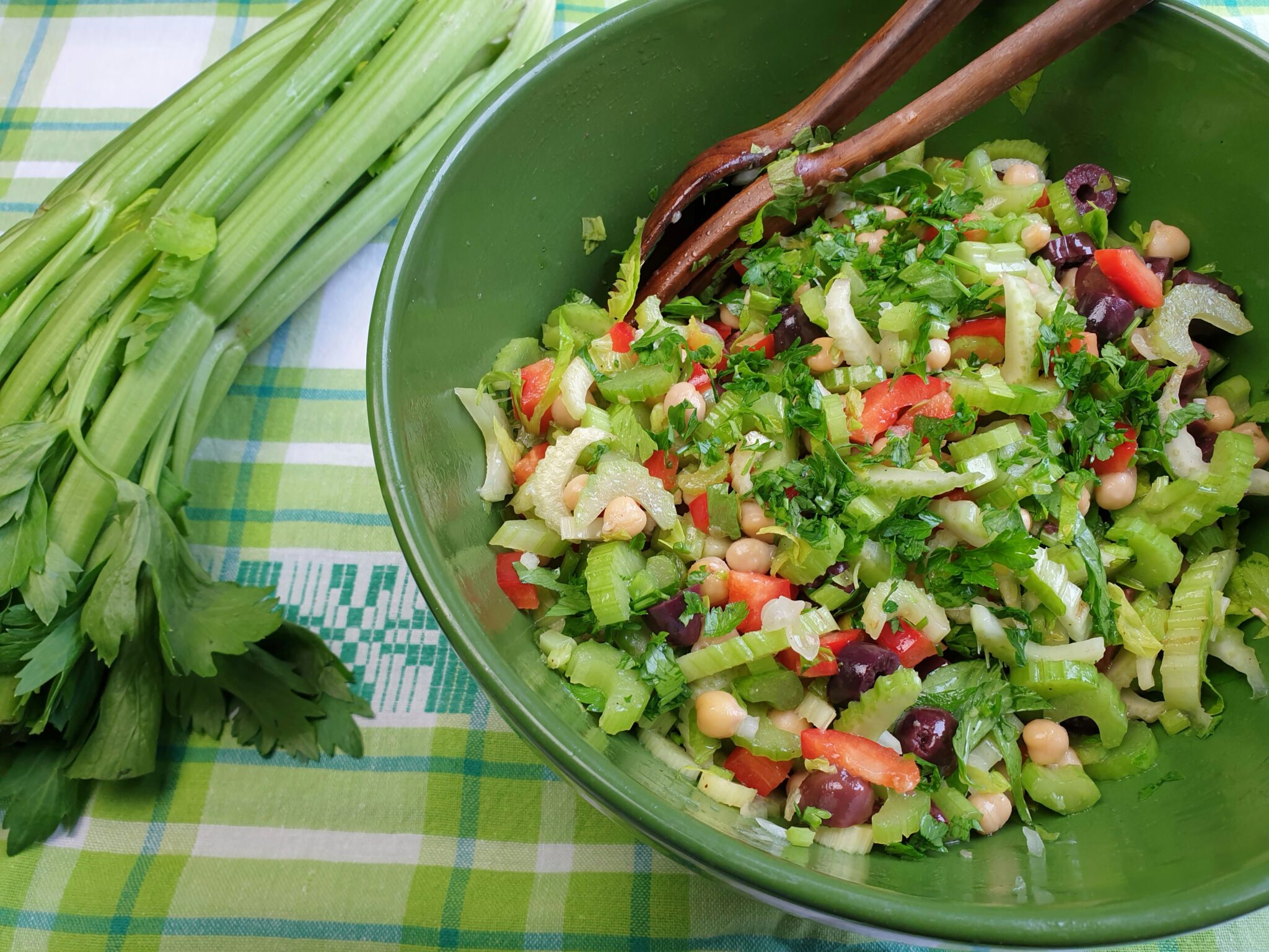 Bleekselderijsalade Met Kikkererwten En Olijven - Kievitamines