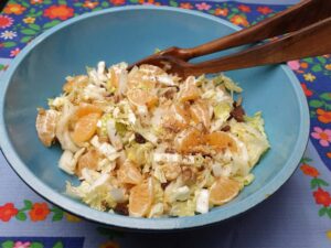 Chinese koolsalade met walnoten en mandarijn