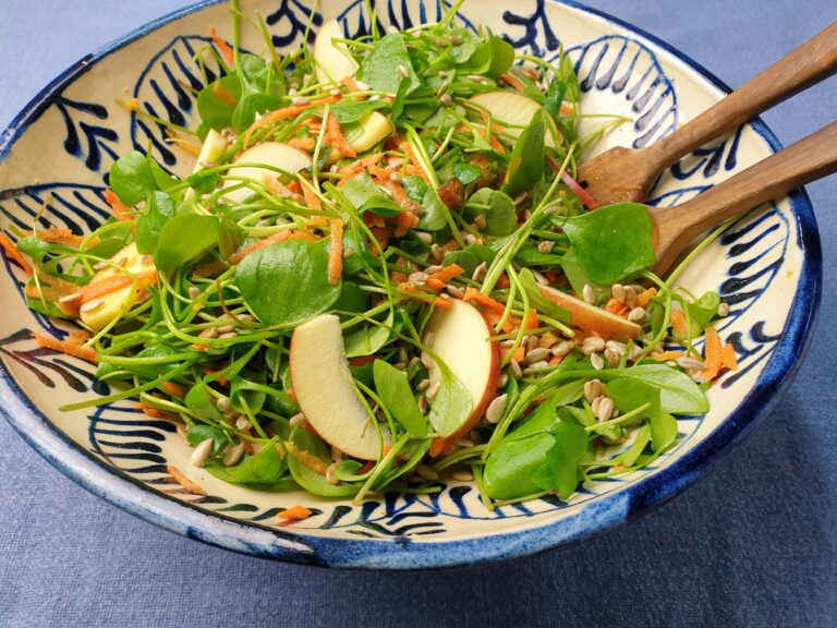 Thumbnail voor het recept: Winterpostelein salade met wortel en dadels