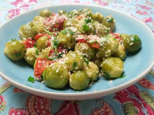 Spruitjes met peterselie en paprika