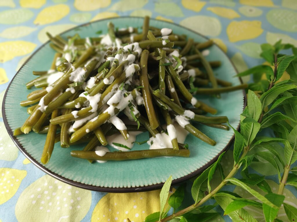 sperziebonen met een sausje van yoghurt, mayonaise en mierikswortel