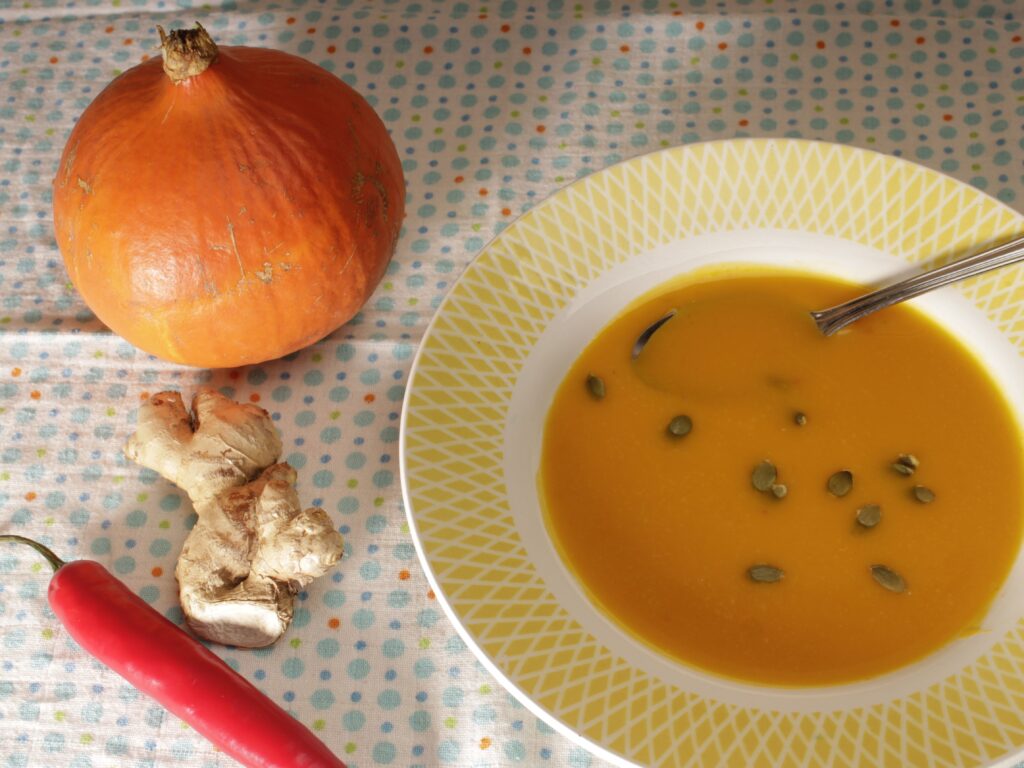 pompoensoep met gember en rode peper