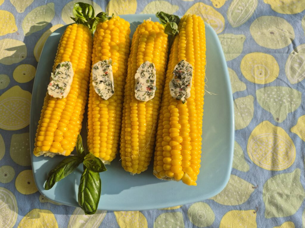 mais met basilicum-boter