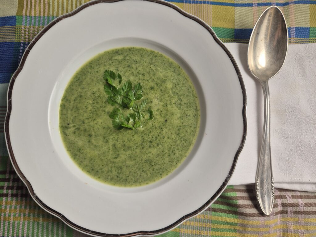 bordje kervelsoep, lekker groen
