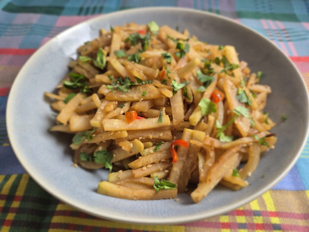 gewokte koolrabireepjes met peper