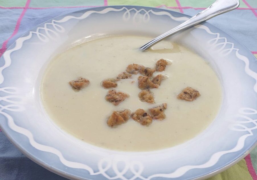 soep van bleekselderij met croutons