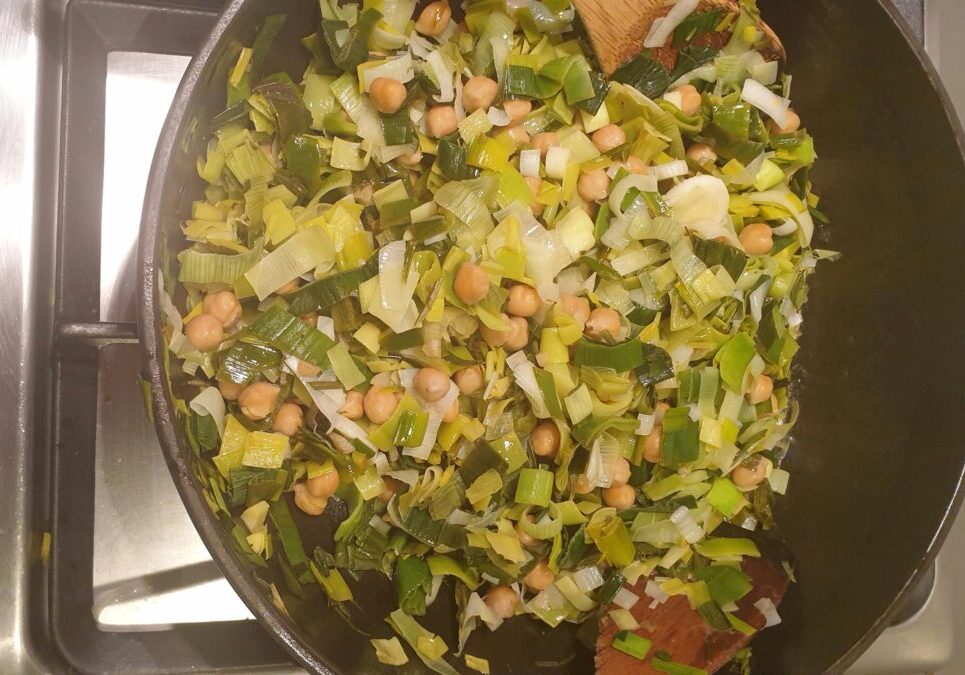 prei in de pan met kikkererwten