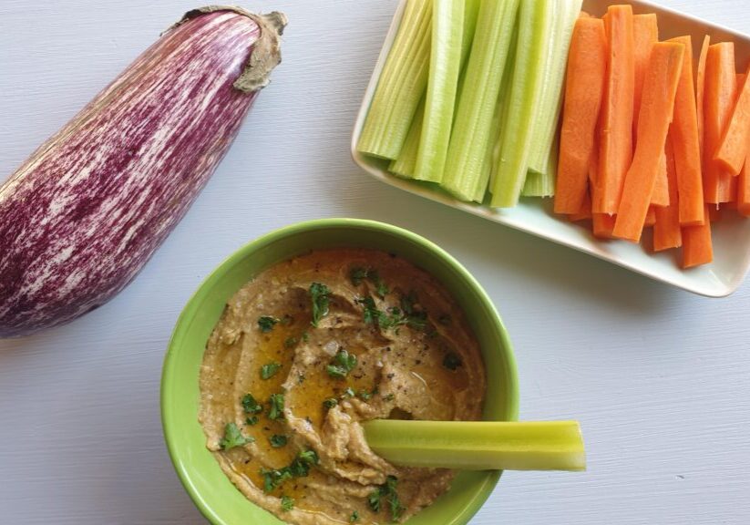 aubergine spread met reepjes groente