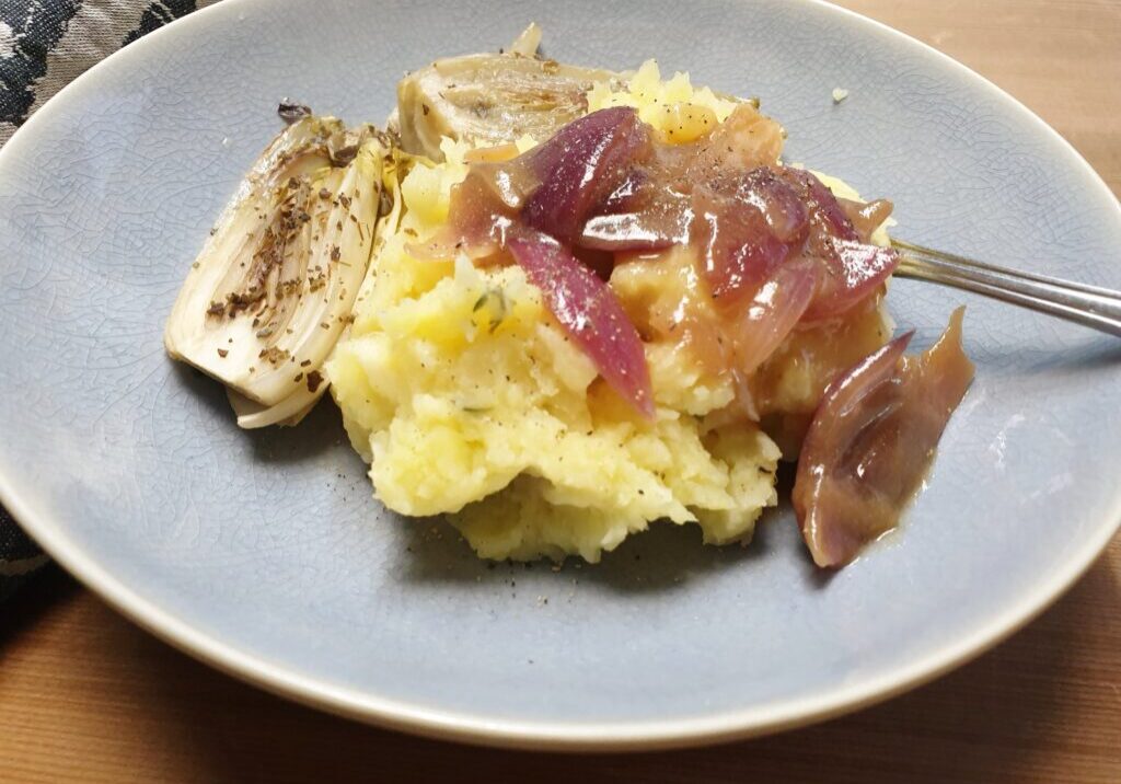 Pastinaak puree met tijm en rode uienjus