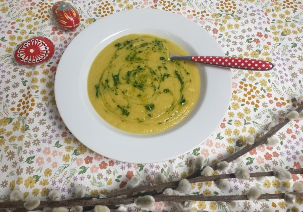gele pastinaak soep met peterselie-olie