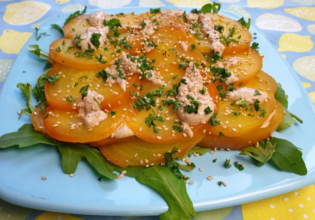 gele bietjes met tahinsaus