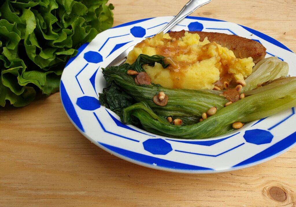 Gesmoorde andijvie met pijnboompitten