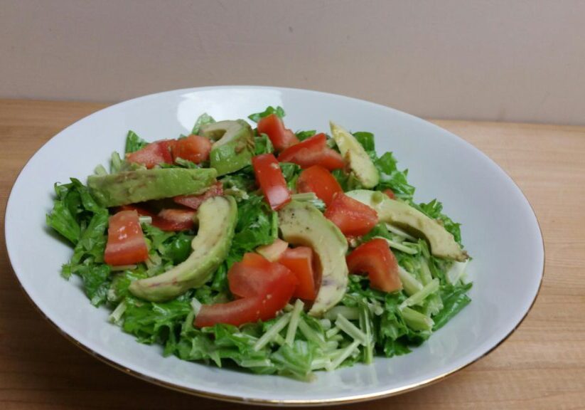 raapstelensalade met avocado