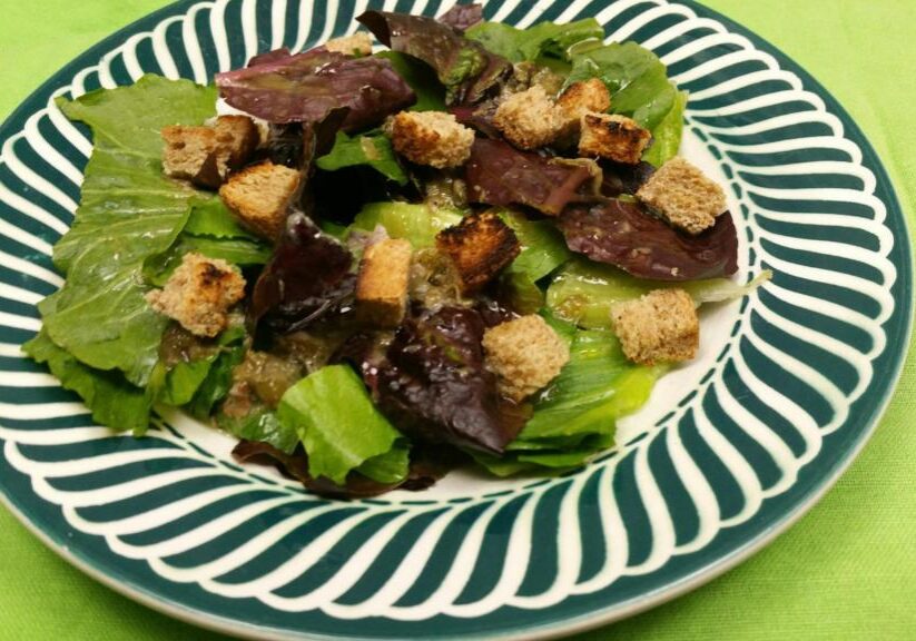 Gemengde salade met een dressing uit Umbrië