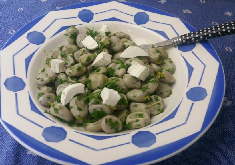 Tuinbonen met geitenkaas en peterselie