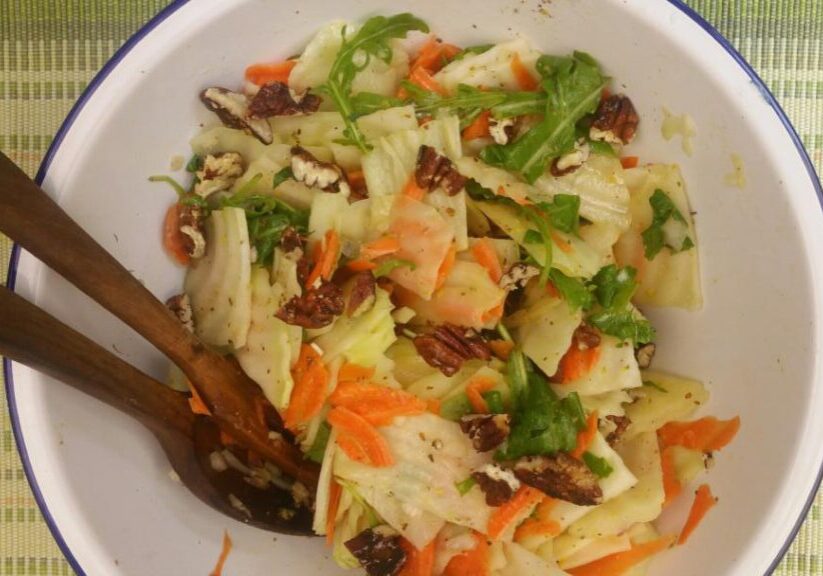 koolrabi salade met wortel en pecannoten