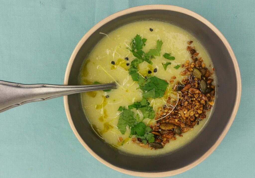 romanescosoep met granola