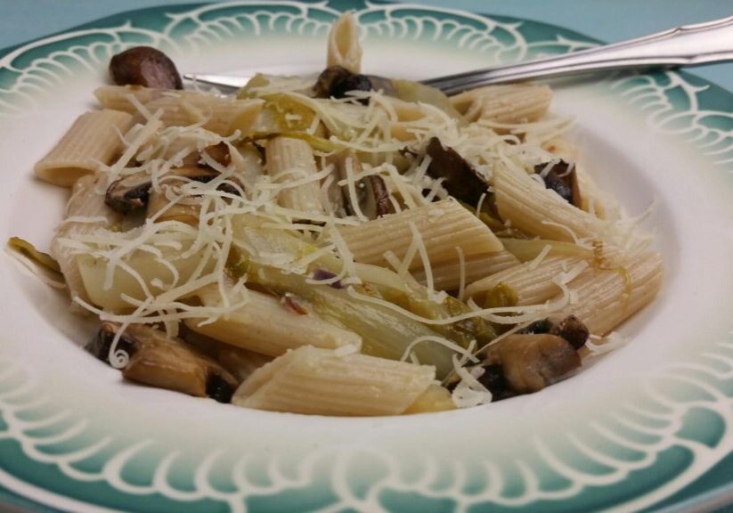 Pasta met witlof en spekjes uit de wok