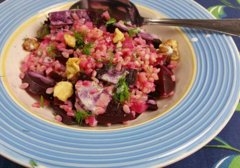 Bieten, zilvervliesrijst en karnemelksaus