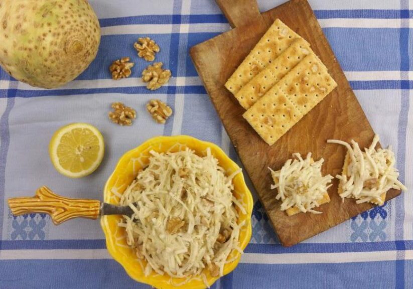 Knolselderijsalade met mosterd en walnoten