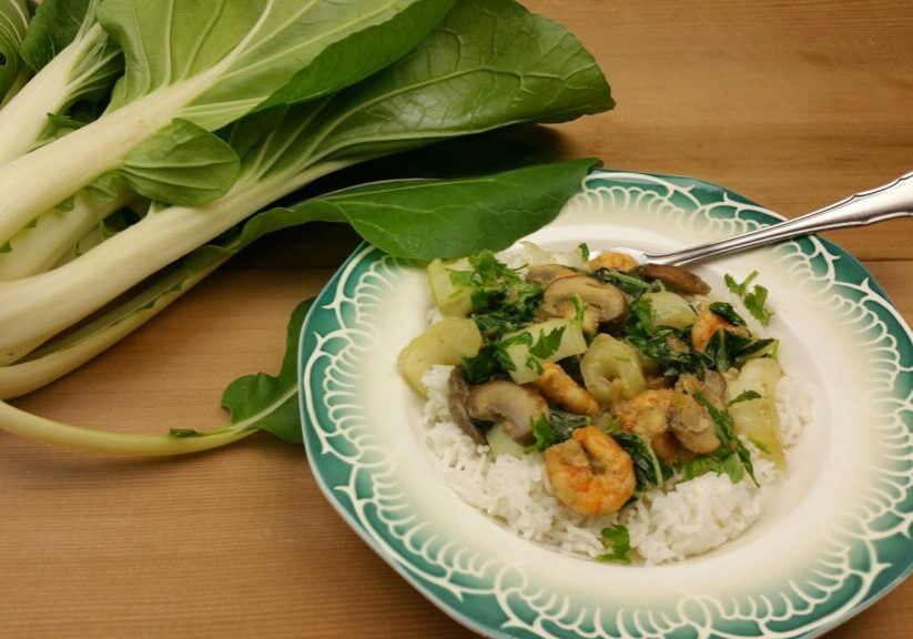 Thaise curry met paksoi, champignons en garnalen en witte rijst