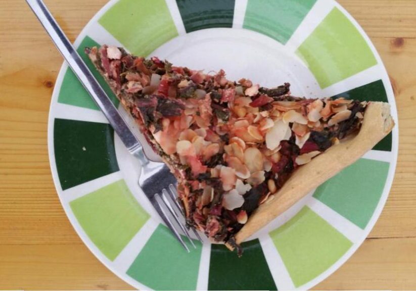 Snijbiettaart met kaas en pitjes