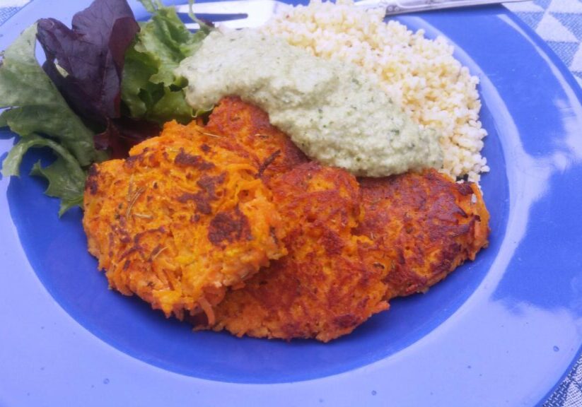 Wortelkoekjes met selderijsaus