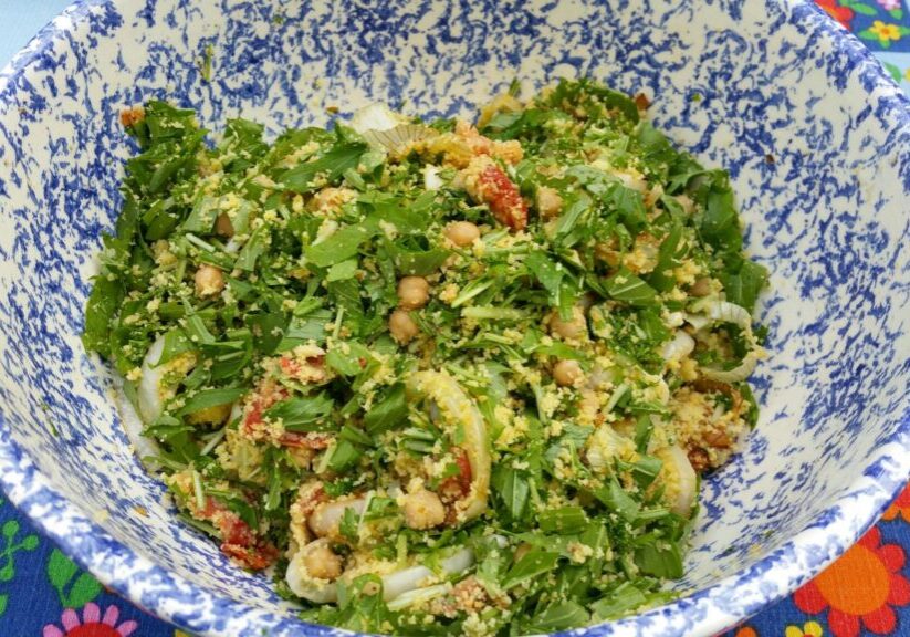 Raapsteel  met couscous, kikkererwten, tomaat en ui bourghatti