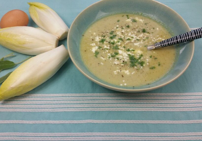 Witlofsoep met salie en honing  