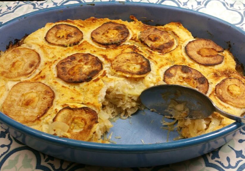 Zuurkoolschotel met appel en witte bonen