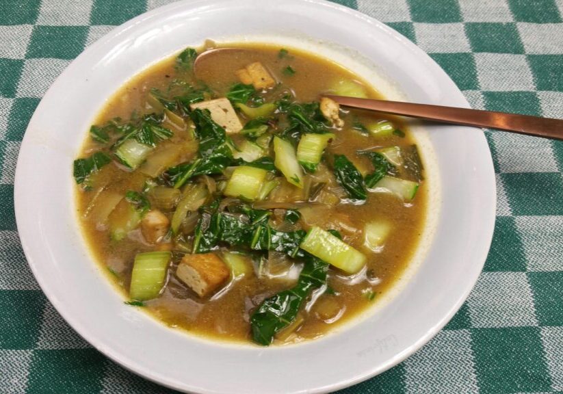 Paksoisoep met tofu en miso