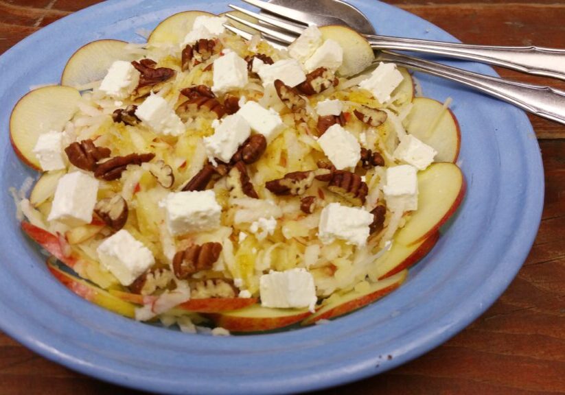 Salade van rammenas en appel