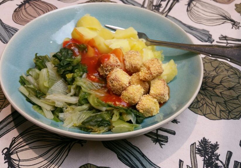 gebakken tofu met gestoofde andijvie en tomatensaus