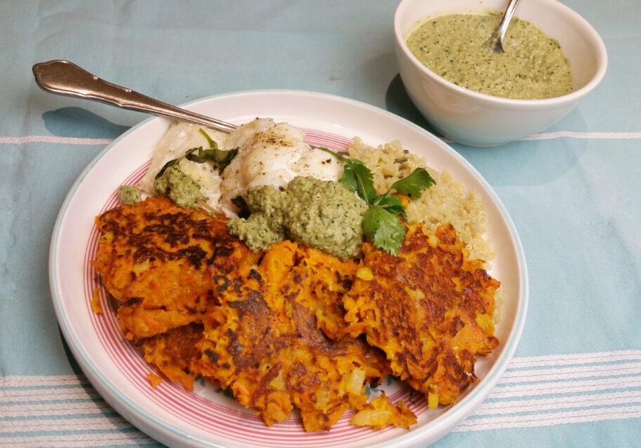 wortelkoekjes met koriandersaus