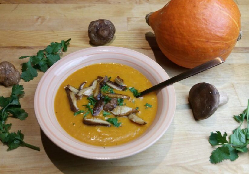 Pompoensoep met shiitake en koriander