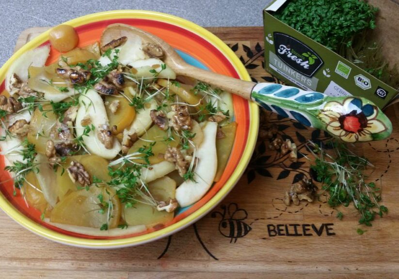 gele biet met peer, tuinkers en walnoten