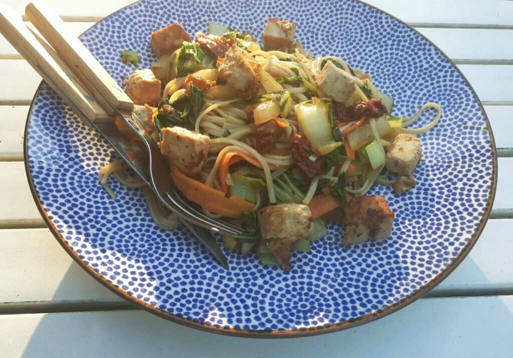 Paksoi - salade met noodles en tofu