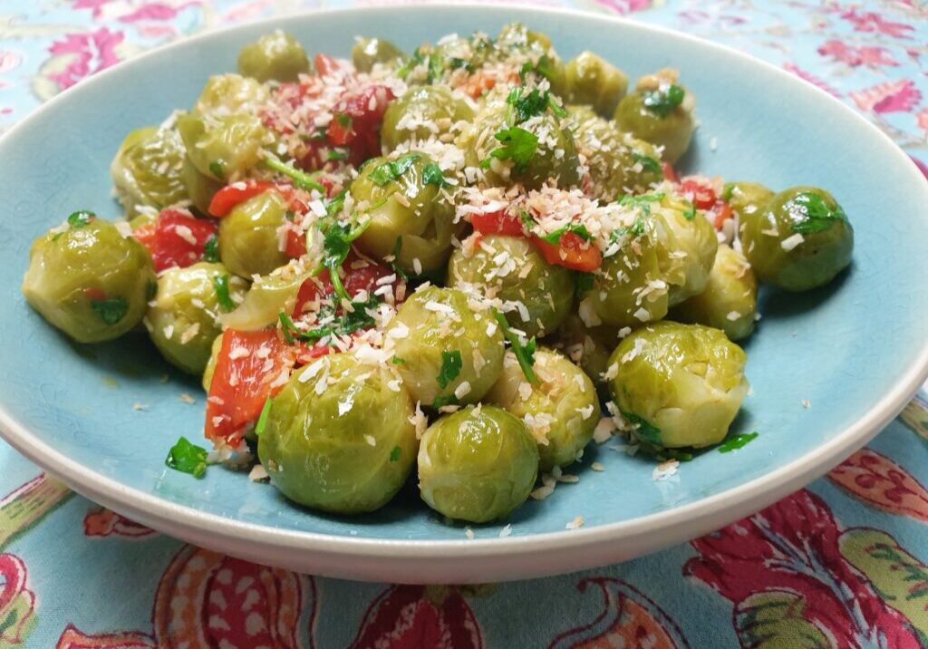 Spruitjes met peterselie en paprika