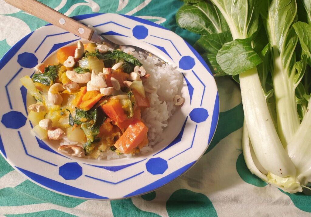stoof van pompoen en paksoi, geserveerd met rijst