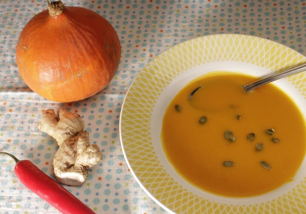 pompoensoep met gember en rode peper